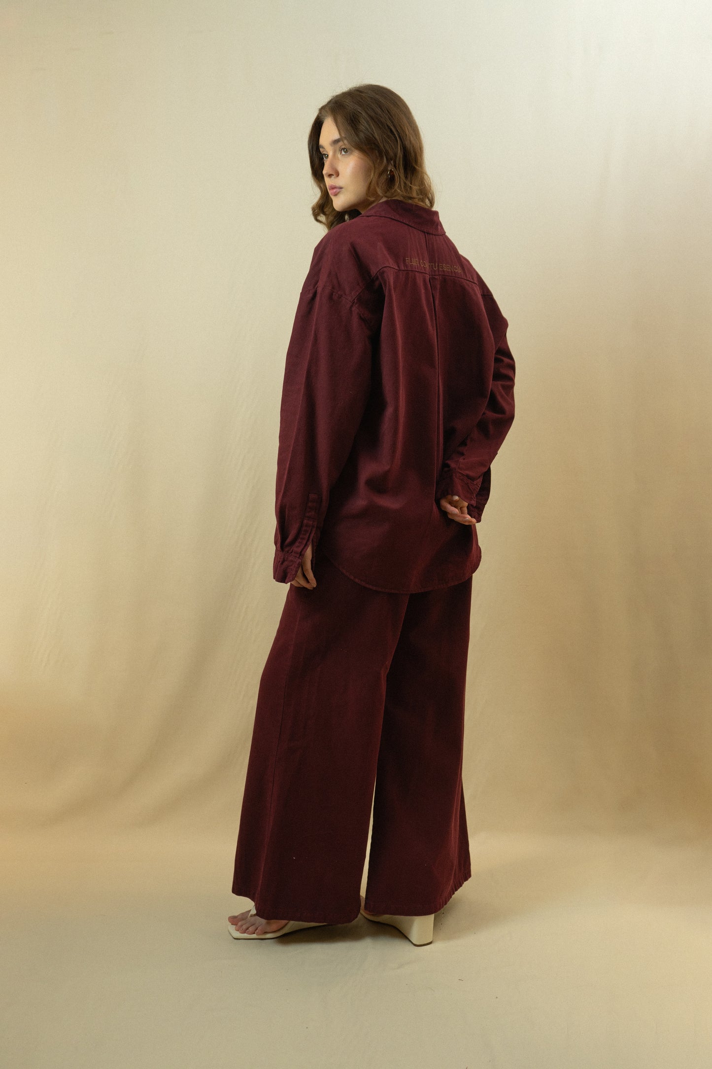 Camisa Fluir con tu Esencia Unisex Borgoña