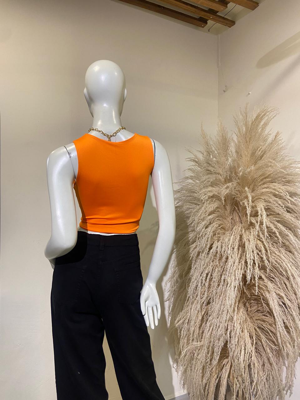 Básica cuello redondo corta naranja