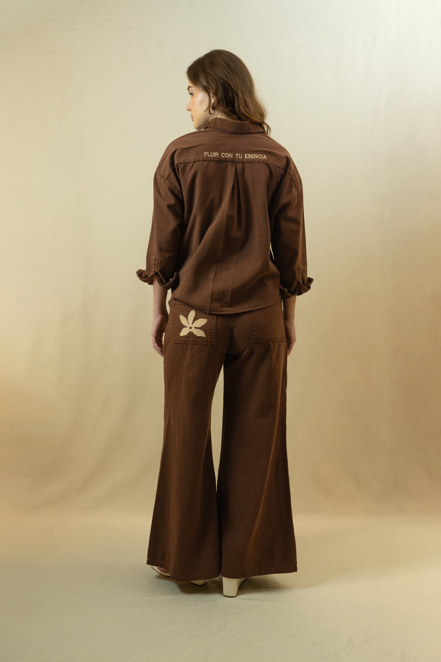 Camisa Fluir con tu Esencia Café